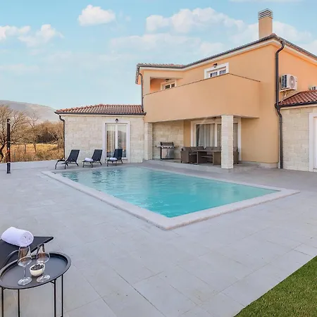 Holiday home Lovely In With Outdoor Swimming Pool Krsan